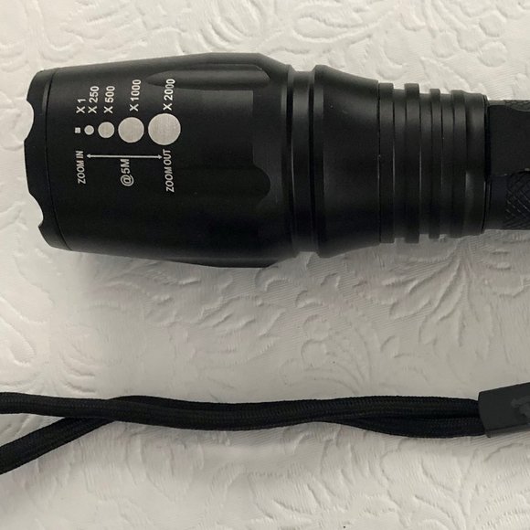 Vander LED Outdoor Handheld Flashlight - Picture 4 of 5